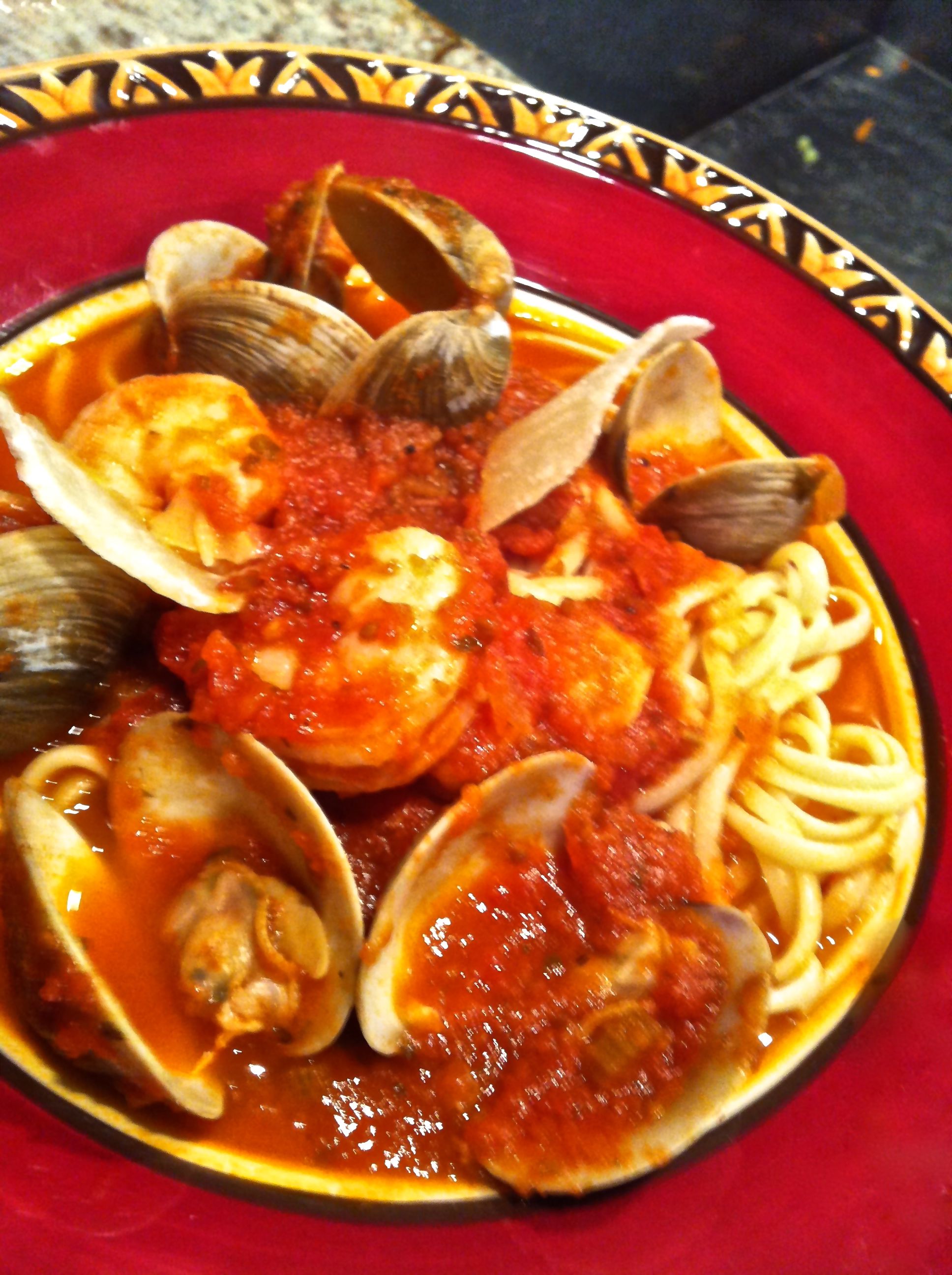 Almejas Con Chile Y Tomate, a.k.a., Fettucine Vongole Fra Diavolo